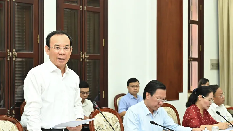Bí thư Nguyễn Văn Nên chủ trì Ban Chỉ đạo triển khai thực hiện Nghị quyết 98 của Quốc hội. Ảnh: VIỆT DŨNG
