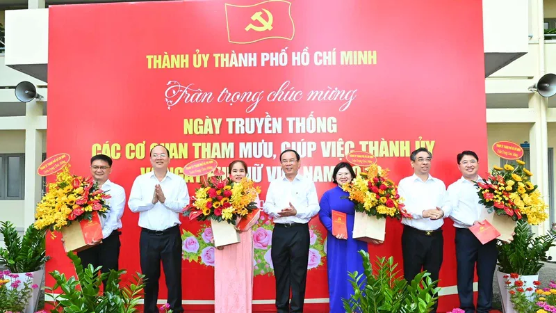 Đội ngũ cán bộ phải nhận thức và hành động tiến vào kỷ nguyên vươn mình của dân tộc