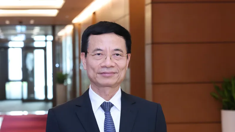 Bộ trưởng Bộ TT-TT Nguyễn Mạnh Hùng trả lời chất vấn