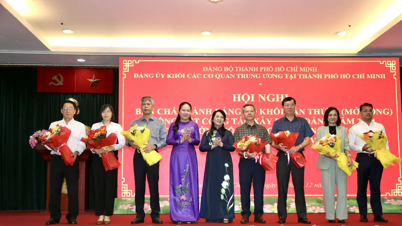  Tinh gọn bộ máy chú trọng đánh giá, sắp xếp lại cán bộ 