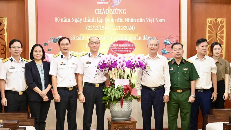 Lãnh đạo TPHCM thăm, chúc mừng Lữ đoàn 125 và Tổng Công ty Tân cảng Sài Gòn