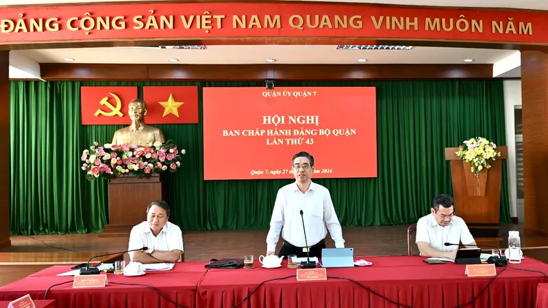Tạo nguồn lực, sức mạnh nội sinh xây dựng và phát triển quận 7
