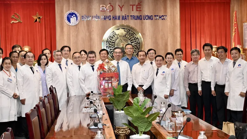 Đồng chí Nguyễn Phước Lộc thăm và chúc tết các cơ sở y tế trên địa bàn thành phố