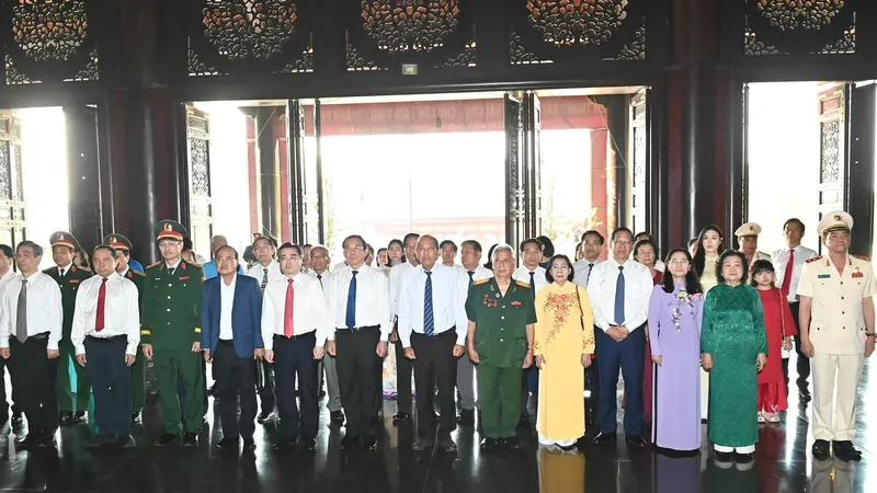 Lãnh đạo Đảng, Nhà nước, TPHCM dâng hoa, dâng hương tại Khu truyền thống cách mạng Sài Gòn - Chợ Lớn - Gia Định