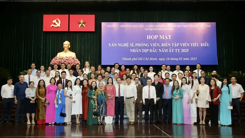 TPHCM tạo mọi điều kiện để văn nghệ sĩ, phóng viên, biên tập viên dấn thân đóng góp nhiều hơn 