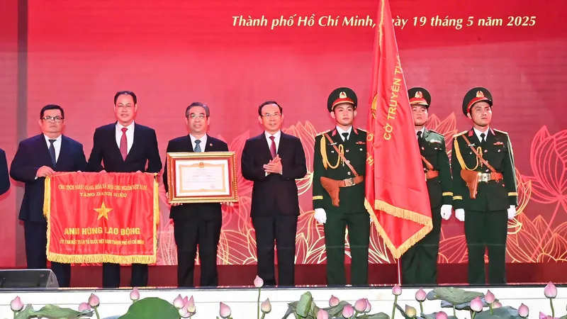 Ủy ban MTTQ Việt Nam TPHCM đón nhận danh hiệu “Anh hùng Lao động” 