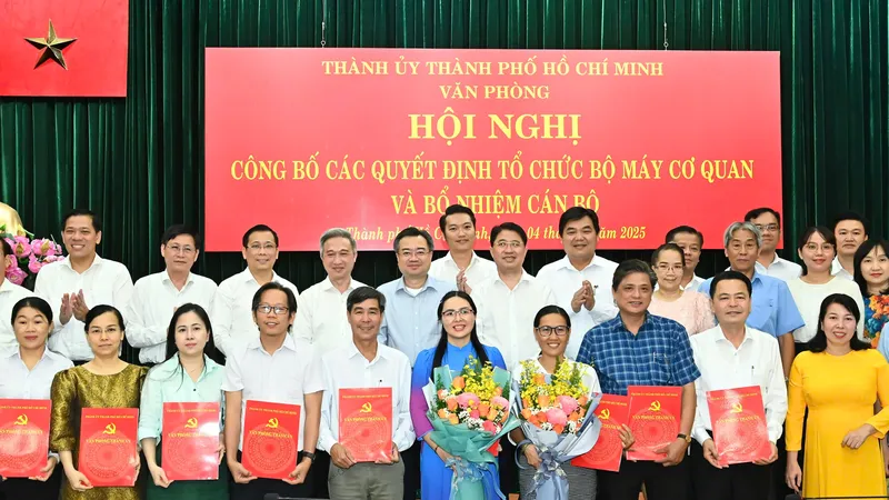 Cán bộ phải đổi mới, sáng tạo nhiều hơn trong tư duy và hành động