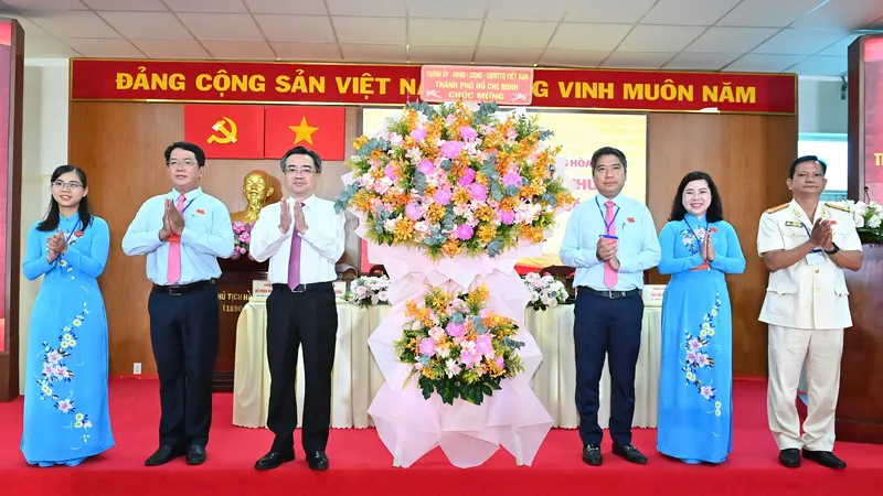 Đồng chí Nguyễn Thanh Nghị dự chỉ đạo Đại hội Đảng bộ phường Bình Hưng Hòa