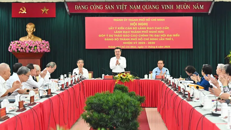 Phát triển kinh tế đi đôi với phát triển văn hóa, con người