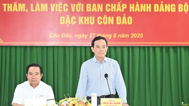 Bí thư Thành ủy TPHCM Trần Lưu Quang: Phát triển Côn Đảo thành đảo xanh, thông minh gắn với bảo tồn