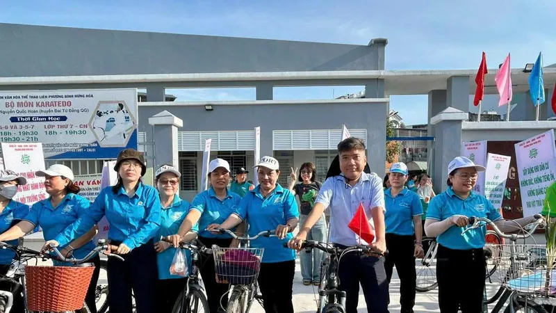 Chung tay xây dựng phường Bình Hưng Hòa xanh