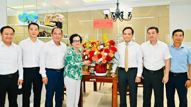 Bí thư Thành ủy TPHCM Trần Lưu Quang thăm cán bộ lão thành ngành y tế