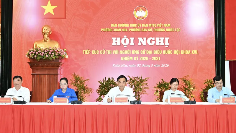 Bí thư Thành ủy TPHCM Trần Lưu Quang tiếp xúc cử tri cùng các ứng cử viên ĐBQH