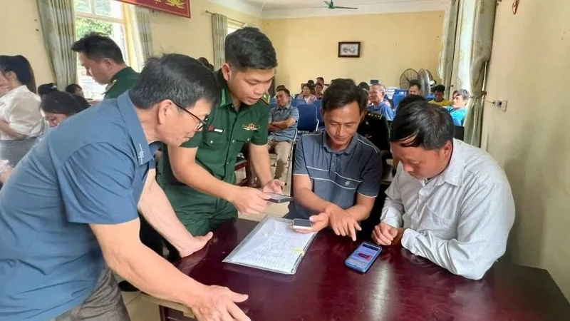 Chiến sĩ quân hàm xanh đẩy nhanh chuyển đổi số