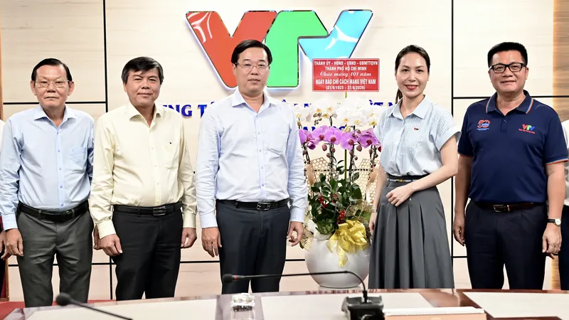 Lãnh đạo Thành ủy TPHCM thăm, chúc mừng các cơ quan báo chí