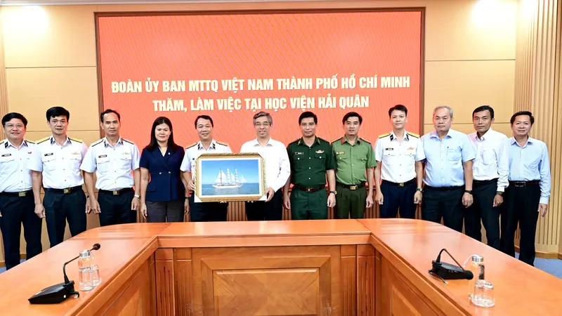 Chung sức đồng lòng vì biển đảo quê hương, vì tuyến đầu Tổ quốc 