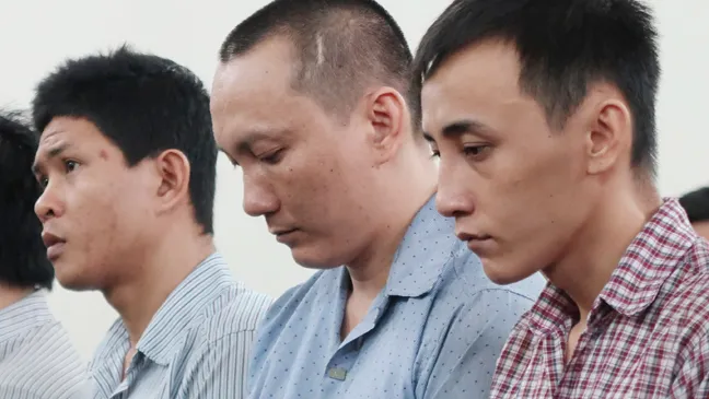 Băng nhóm trấn lột hành khách lãnh án