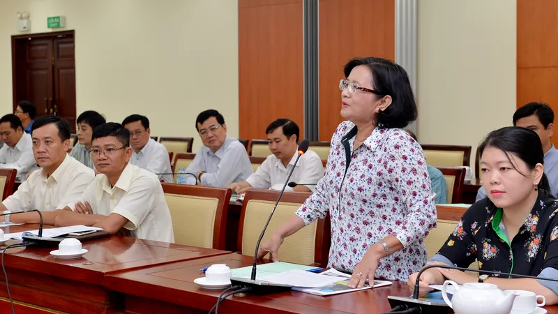 Đồng chí Thân Thị Thư, Ủy viên Ban Thường vụ, Trưởng Ban Tuyên giáo Thành ủy TPHCM phát biểu trao đổi tại lớp bồi dưỡng. Ảnh: VIỆT DŨNG