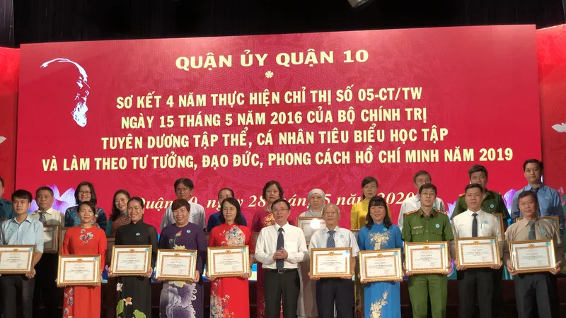 Quận 10 tuyên dương 137 gương điển hình làm theo Bác