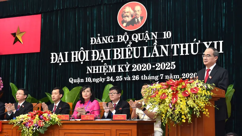 Bí Thư Thành ủy TPHCM Nguyễn Thiện Nhân phát biểu tại Đại hội Đảng bộ quận 10. Ảnh: VIỆT DŨNG