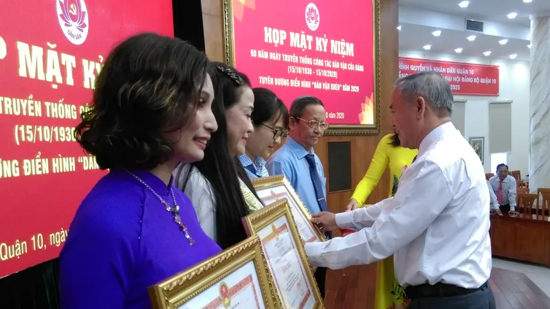 Quận 10 tuyên dương gương điển hình “Dân vận khéo” năm 2020 