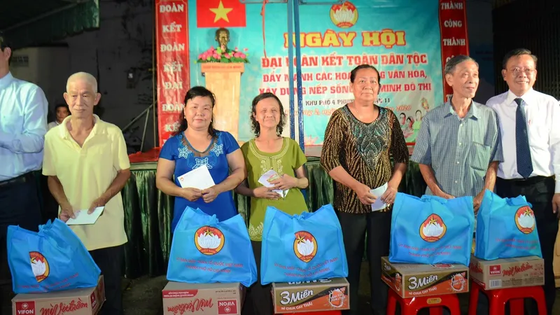 Phát huy tình làng nghĩa xóm trong xây dựng nếp sống văn minh đô thị