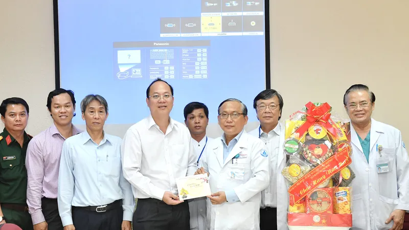 Đồng chí Nguyễn Hồ Hải thăm, chúc Tết nhiều đơn vị, cá nhân