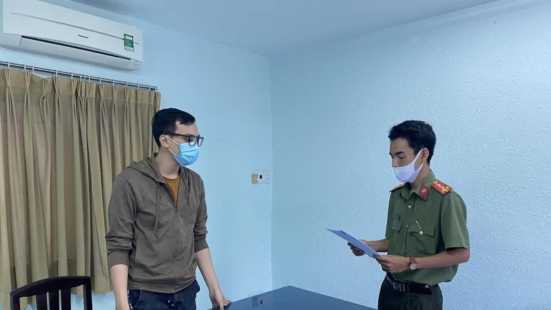 Đề nghị truy tố nam tiếp viên hàng không làm lây lan dịch Covid-19