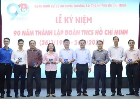 Tuyên dương gương cán bộ Đoàn tiêu biểu