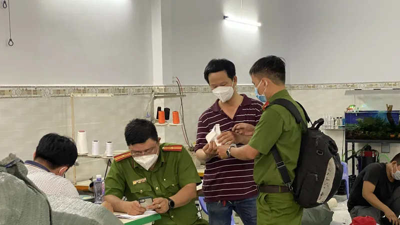 Khởi tố, bắt giam 6 bị can sản xuất, buôn bán Nón Sơn giả