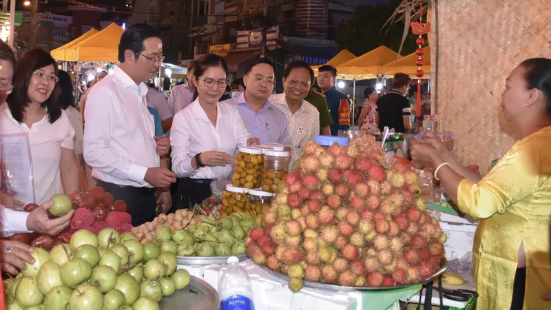 Đưa vào hoạt động lại Phố đi bộ đêm quận 10