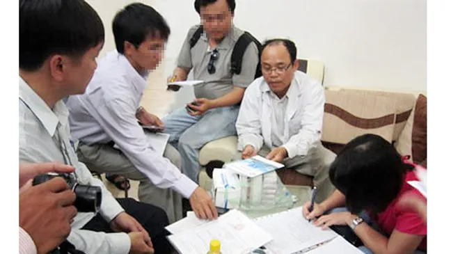 Phòng khám Trung Quốc “vẽ” bệnh, moi tiền bệnh nhân