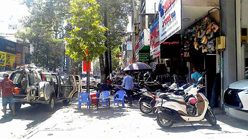 Bảo kê vỉa hè, lấn chiếm tràn lan