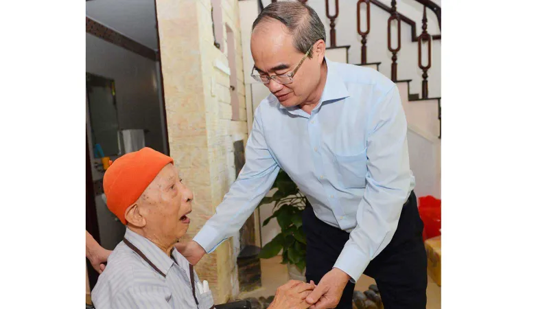 Bí thư Thành ủy TPHCM Nguyễn Thiện Nhân thăm, chúc tết Nhà tình báo huyền thoại