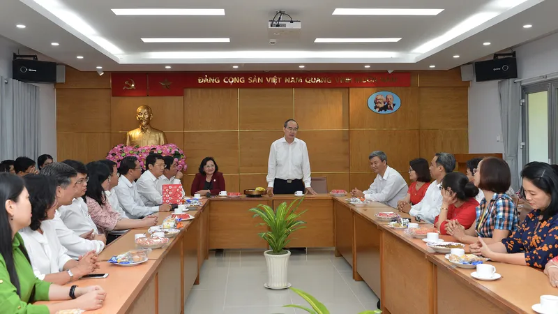 Bí thư Thành ủy TPHCM Nguyễn Thiện Nhân giao nhiệm vụ trong ngày làm việc đầu năm