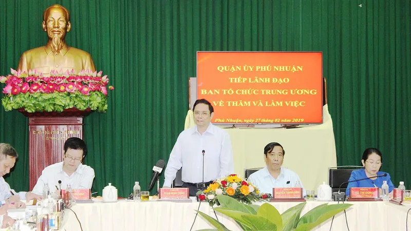 Trưởng Ban Tổ chức Trung ương Phạm Minh Chính phát biểu tại buổi làm việc. Ảnh: KIỀU PHONG