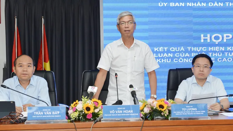  Phó Chủ tịch UBND TPHCM Võ Văn Hoan chủ trì cuộc họp báo chiều 6-8-2019.Ảnh: VIỆT DŨNG