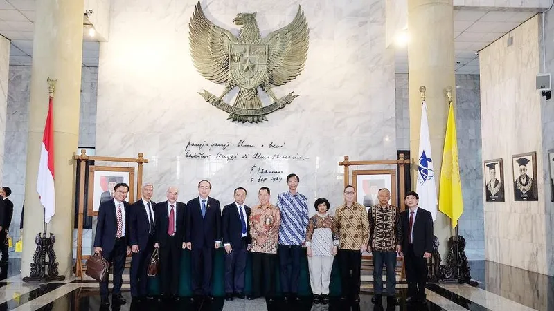Đoàn đại biểu cấp cao TPHCM tại Đại học Indonesia. Ảnh: KIỀU PHONG
