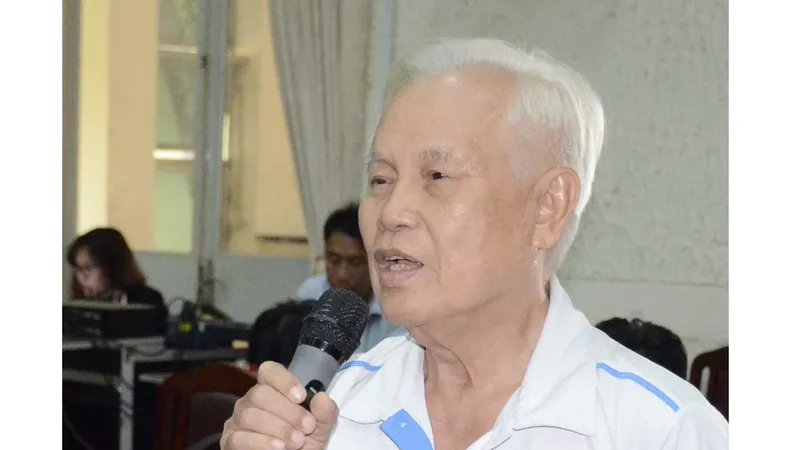 Cử tri Nguyễn Văn Nghĩa (phường Hiệp Phú) đề xuất bổ sung hình phạt roi đối với cán bộ tham nhũng. Ảnh: KIỀU PHONG