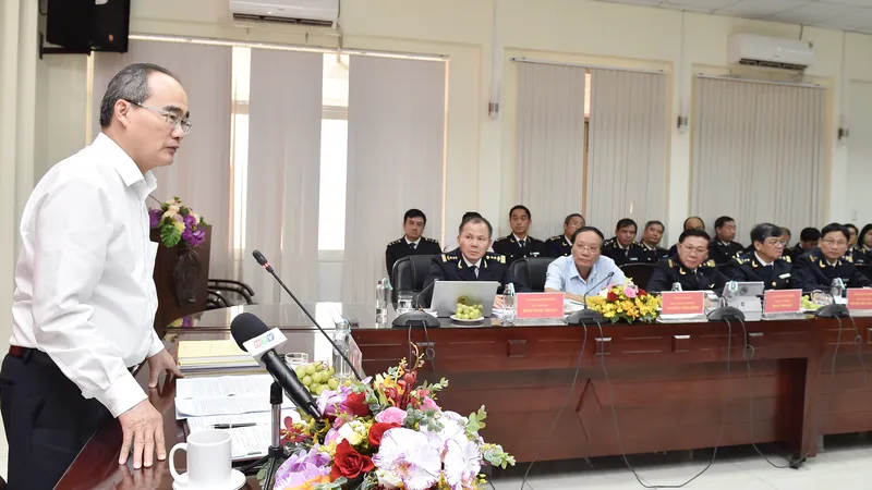 Bí thư Thành ủy TPHCM Nguyễn Thiện Nhân phát biểu tại buổi làm việc với Cục Hải quan TPHCM, ngày 14-11-2019. Ảnh: VIỆT DŨNG