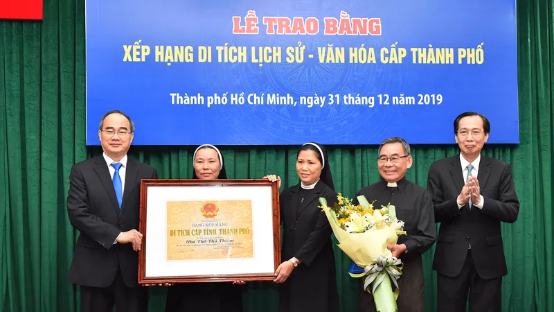 Trao bằng xếp hạng di tích cho Nhà thờ Thủ Thiêm và Tu viện Hội Dòng Mến Thánh Giá Thủ Thiêm