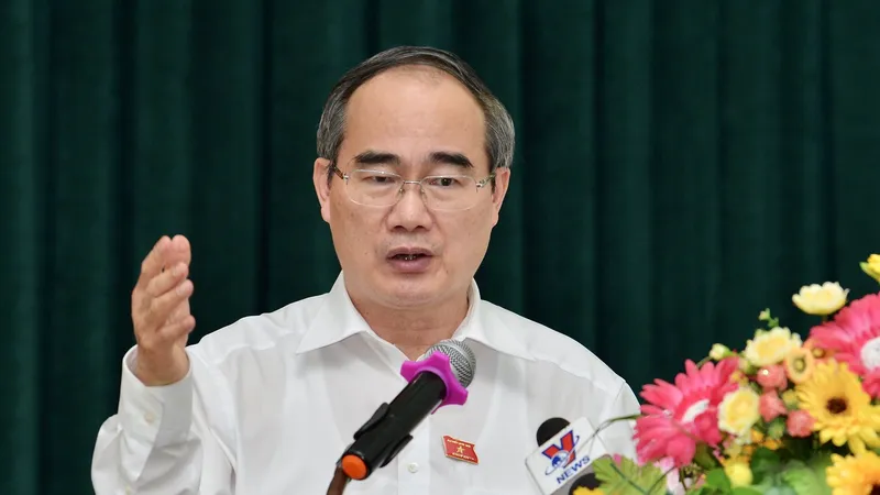 Bí thư Thành ủy TPHCM Nguyễn Thiện Nhân phát biểu trong buổi tiếp xúc cử tri huyện Cần Giờ. Ảnh: VIỆT DŨNG