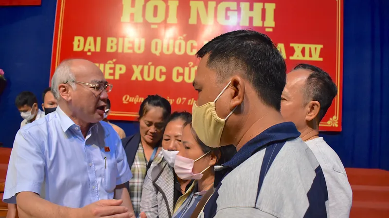 ĐB Phan Nguyễn Như Khuê trao đổi với cử tri quận 2 tại buổi tiếp xúc cử tri, ngày 7-10-2020. Ảnh: KIỀU PHONG
