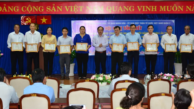 Chuyển bãi rác thành vườn rau xanh để “san sẻ yêu thương”