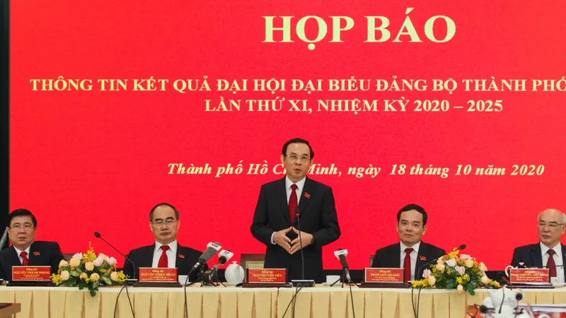 Đồng chí Nguyễn Văn Nên nhấn mạnh đến trách nhiệm thực hiện bằng được khát khao của TPHCM là góp phần quan trọng cùng cả nước, vì cả nước. Ảnh: HOÀNG HÙNG
