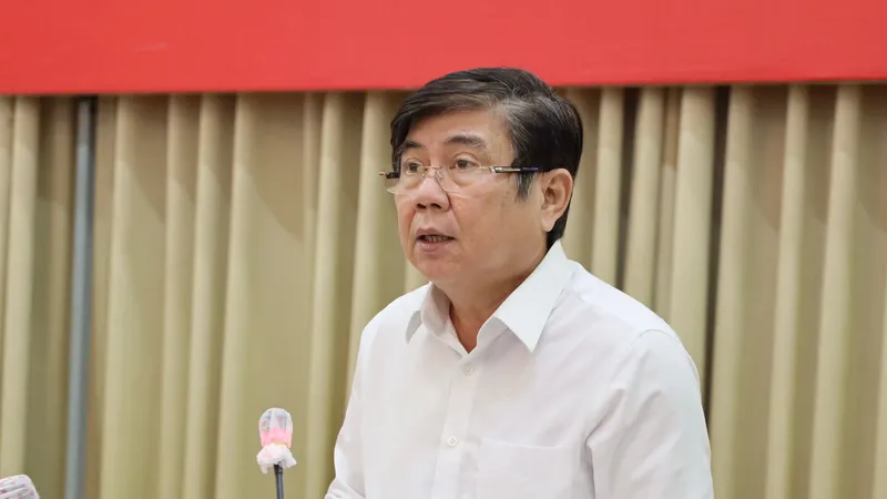 Chủ tịch UBND TPHCM Nguyễn Thành Phong phát biểu tại cuộc họp