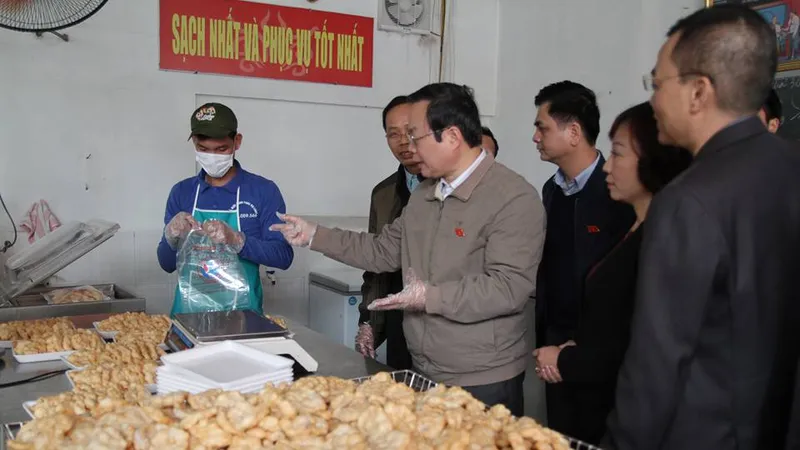 Đoàn giám sát của Quốc hội giám sát tại cơ sở sản xuất, kinh doanh thực phẩm