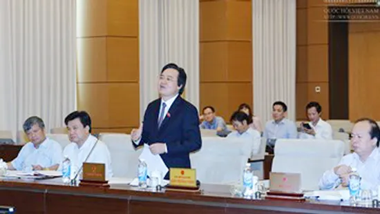 Lùi 1 năm áp dụng chương trình giáo dục phổ thông và sách giáo khoa mới 