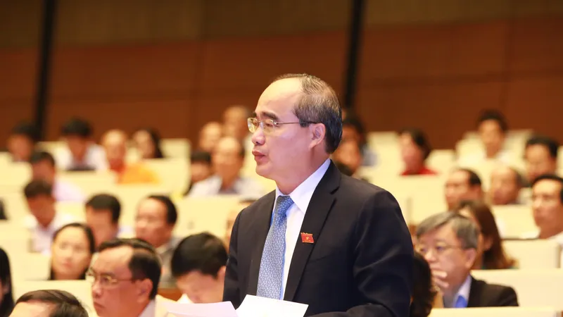 Đồng chí Nguyễn Thiện Nhân, Ủy viên Bộ Chính trị, Bí thư Thành ủy TPHCM phát biểu tại phiên họp