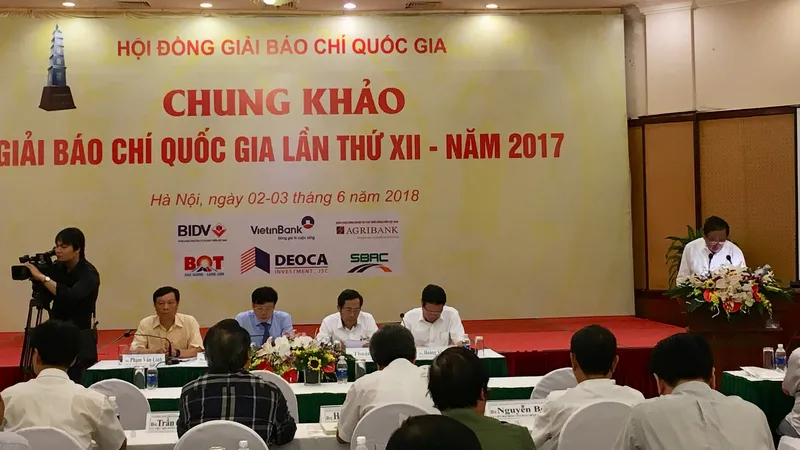 Quang cảnh phiên làm việc 